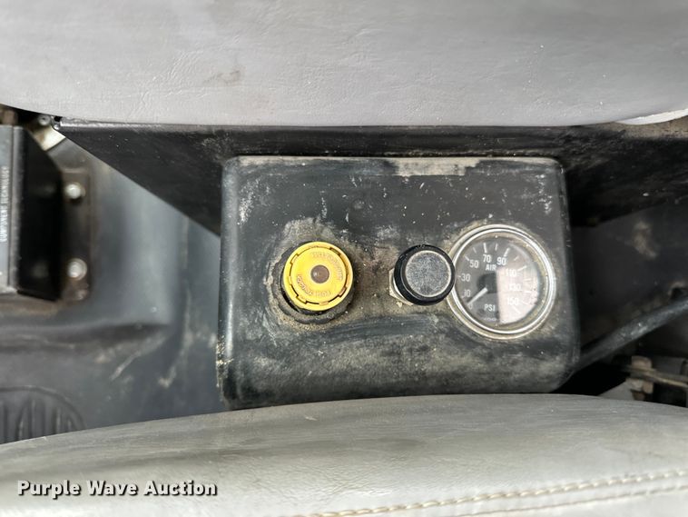 image for item LR9313 2001 Freightliner FL112 volumetric concrete mixer truck