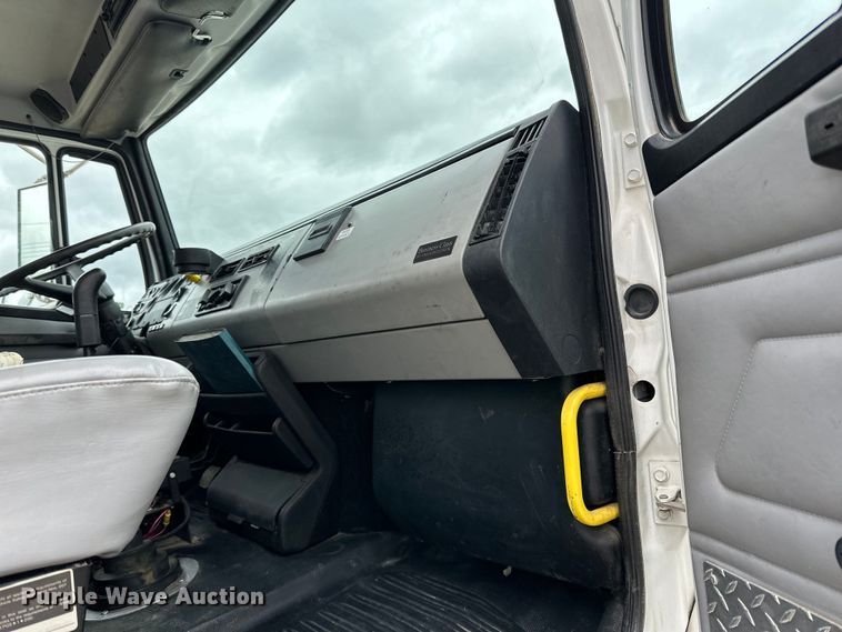 image for item LR9313 2001 Freightliner FL112 volumetric concrete mixer truck