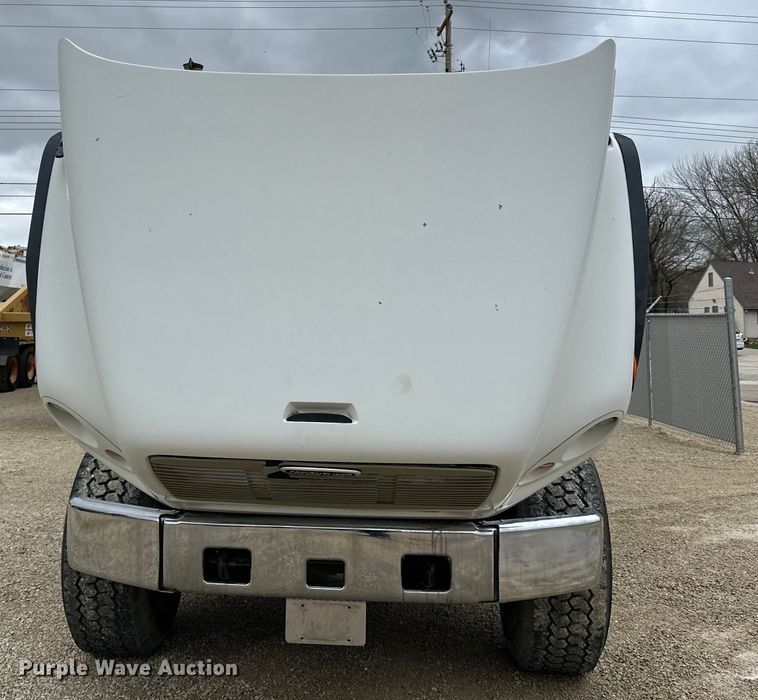 image for item LR9313 2001 Freightliner FL112 volumetric concrete mixer truck