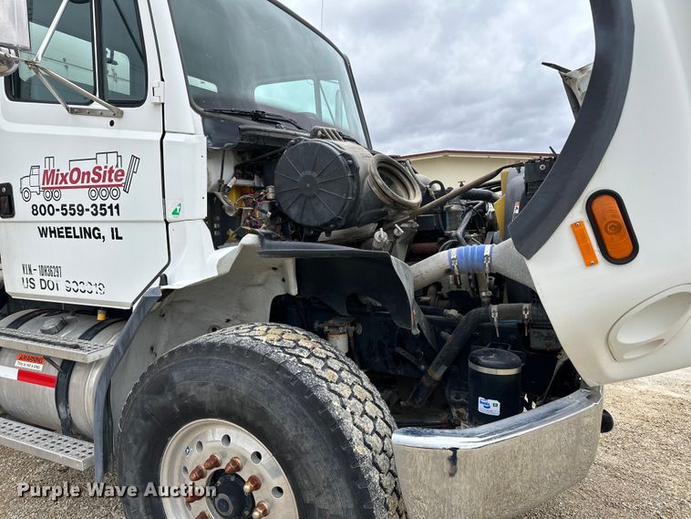 image for item LR9313 2001 Freightliner FL112 volumetric concrete mixer truck