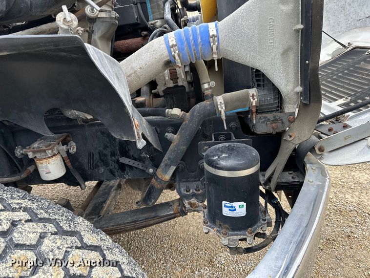 image for item LR9313 2001 Freightliner FL112 volumetric concrete mixer truck