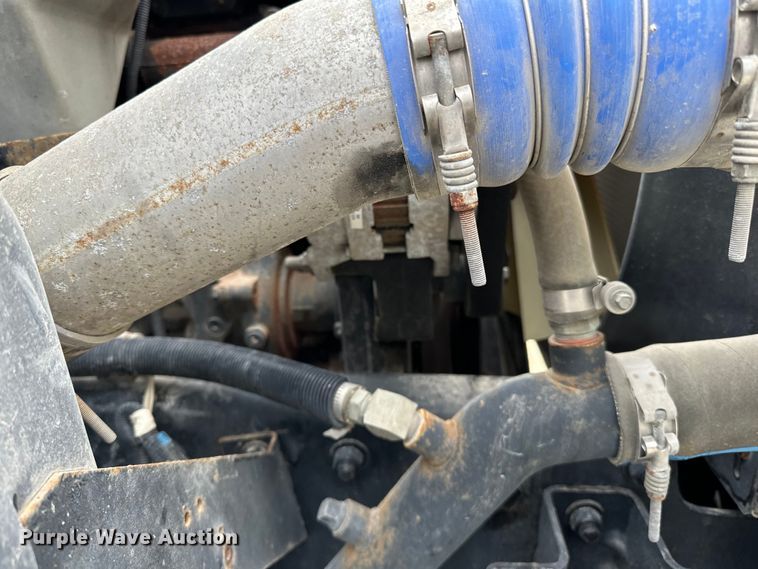 image for item LR9313 2001 Freightliner FL112 volumetric concrete mixer truck