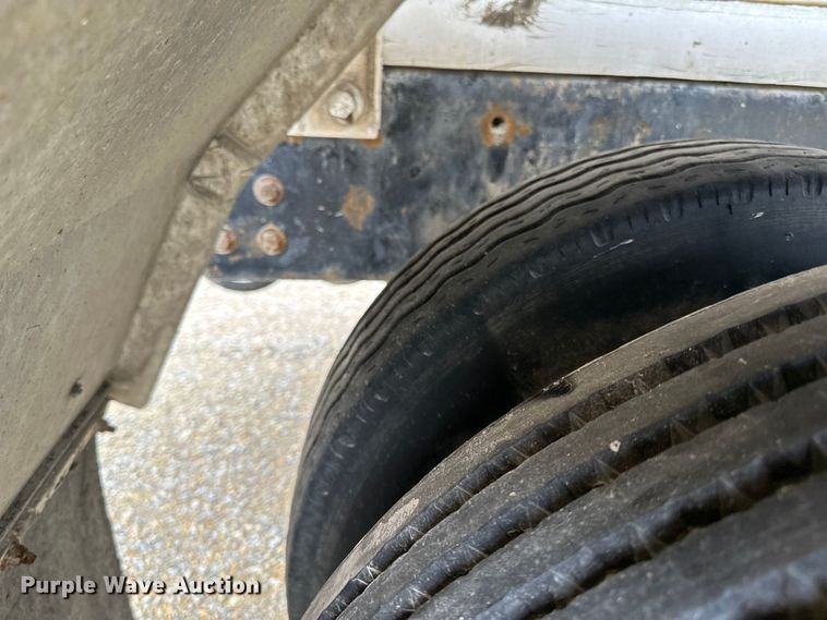 image for item LR9313 2001 Freightliner FL112 volumetric concrete mixer truck