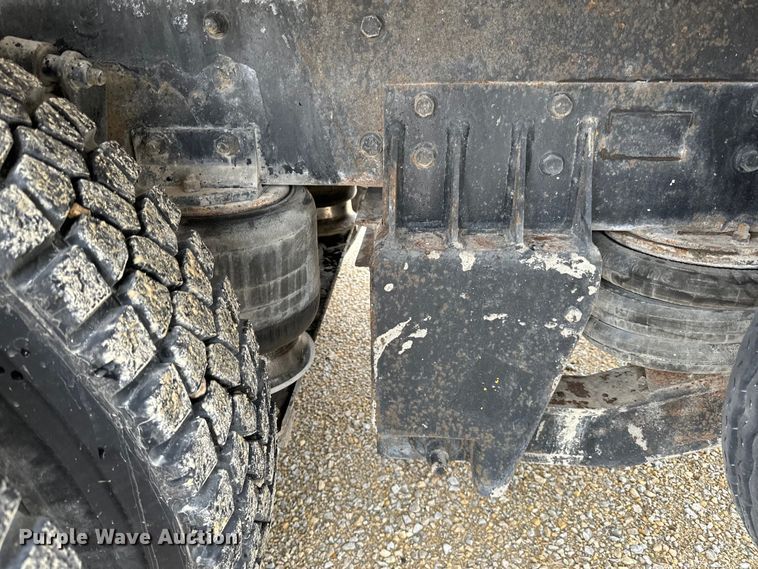 image for item LR9313 2001 Freightliner FL112 volumetric concrete mixer truck