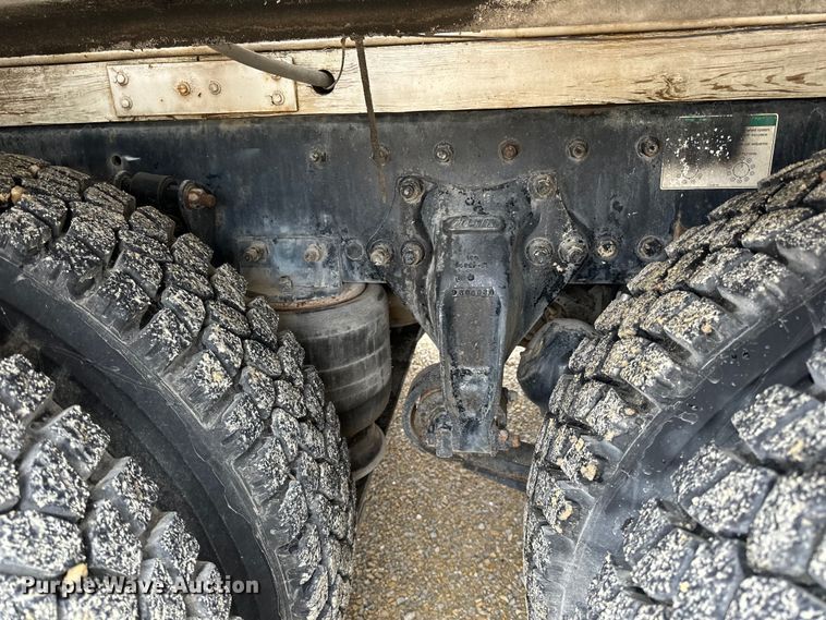 image for item LR9313 2001 Freightliner FL112 volumetric concrete mixer truck