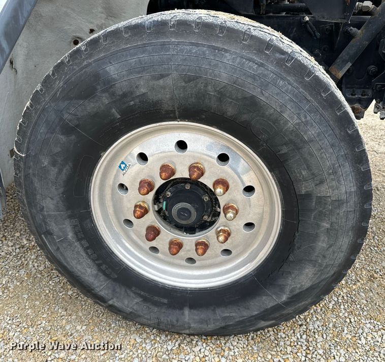 image for item LR9313 2001 Freightliner FL112 volumetric concrete mixer truck