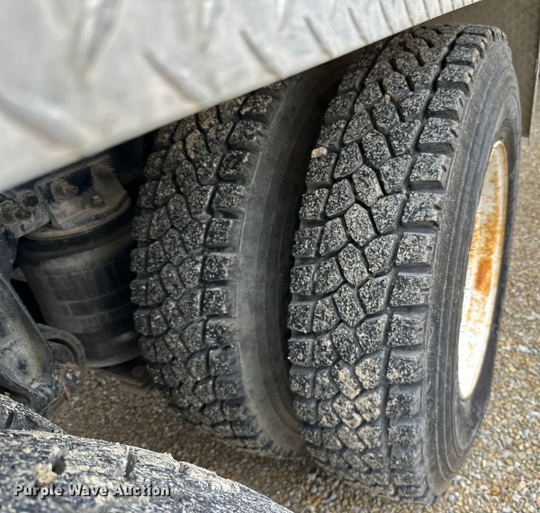 image for item LR9313 2001 Freightliner FL112 volumetric concrete mixer truck