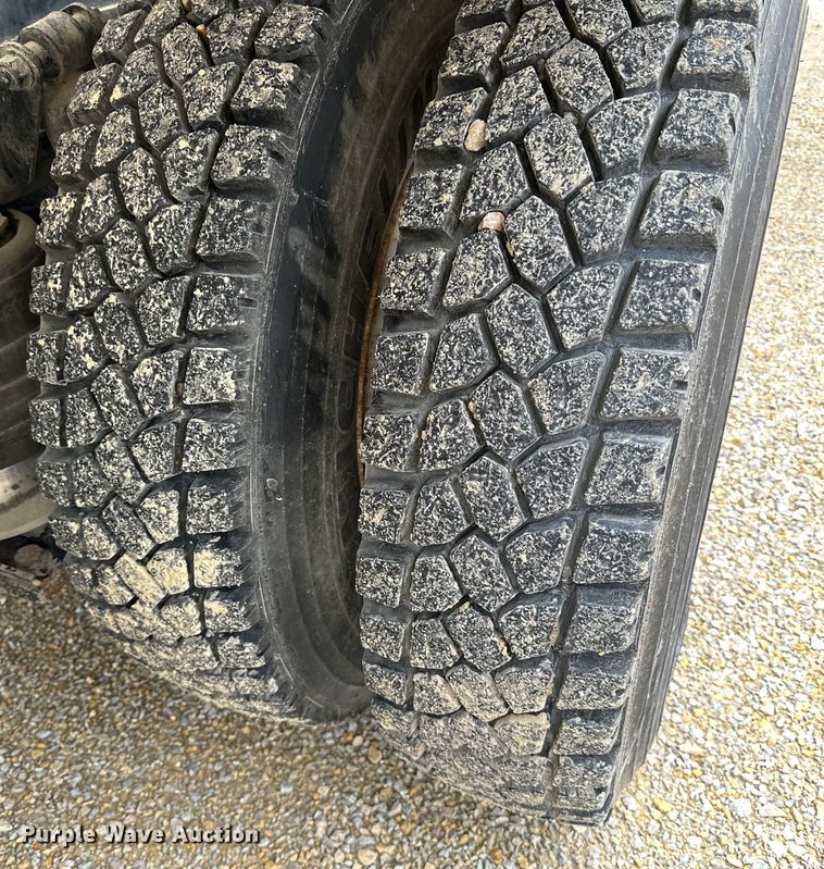 image for item LR9313 2001 Freightliner FL112 volumetric concrete mixer truck