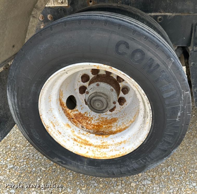 image for item LR9313 2001 Freightliner FL112 volumetric concrete mixer truck