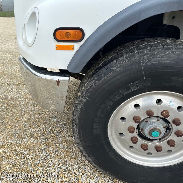 image for item LR9314 2001 Freightliner FL112 volumetric concrete mixer truck