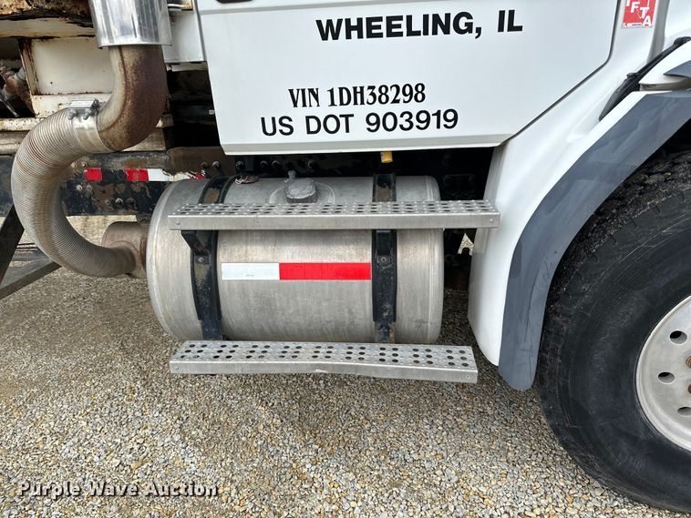 image for item LR9314 2001 Freightliner FL112 volumetric concrete mixer truck