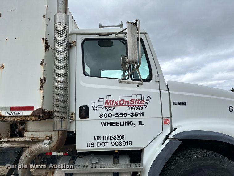 image for item LR9314 2001 Freightliner FL112 volumetric concrete mixer truck