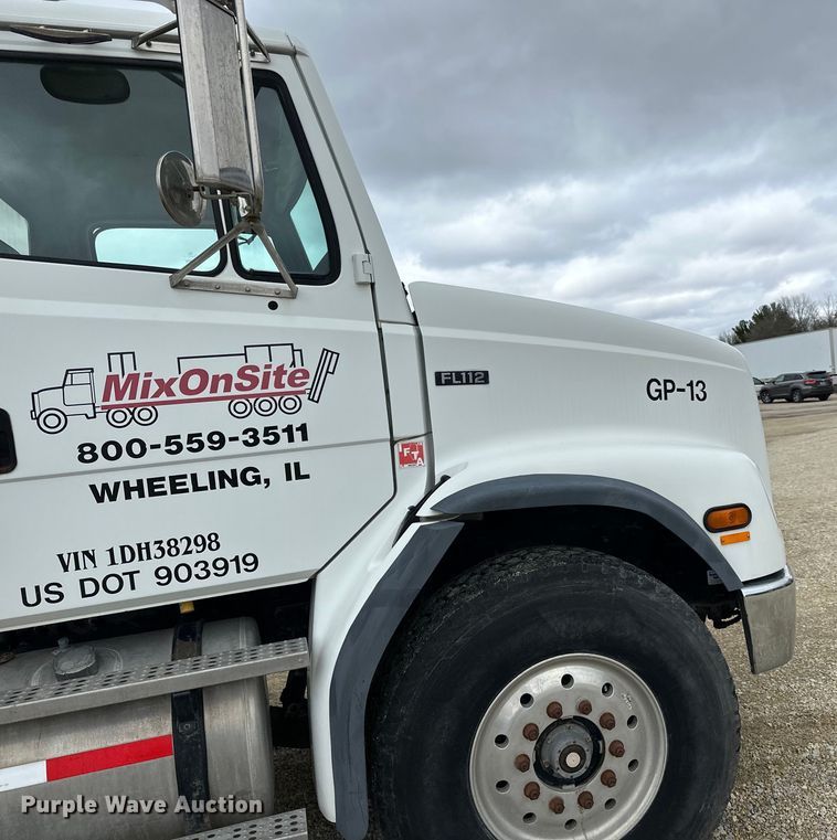 image for item LR9314 2001 Freightliner FL112 volumetric concrete mixer truck