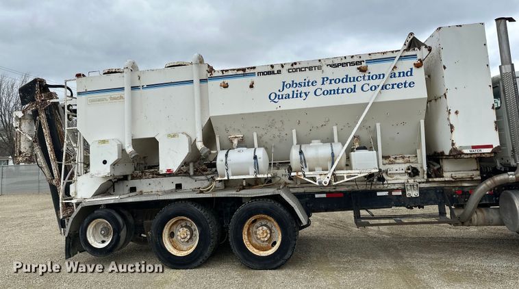 image for item LR9314 2001 Freightliner FL112 volumetric concrete mixer truck