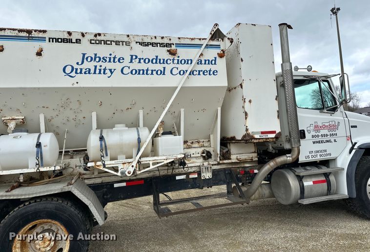 image for item LR9314 2001 Freightliner FL112 volumetric concrete mixer truck