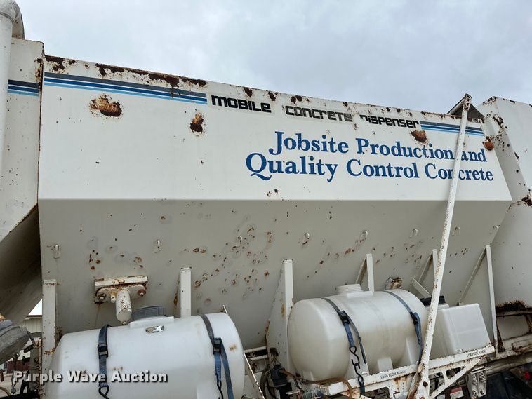 image for item LR9314 2001 Freightliner FL112 volumetric concrete mixer truck