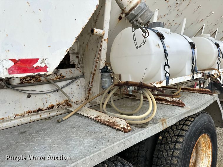 image for item LR9314 2001 Freightliner FL112 volumetric concrete mixer truck