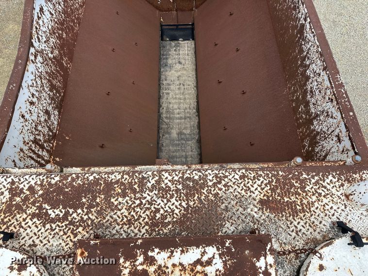 image for item LR9314 2001 Freightliner FL112 volumetric concrete mixer truck