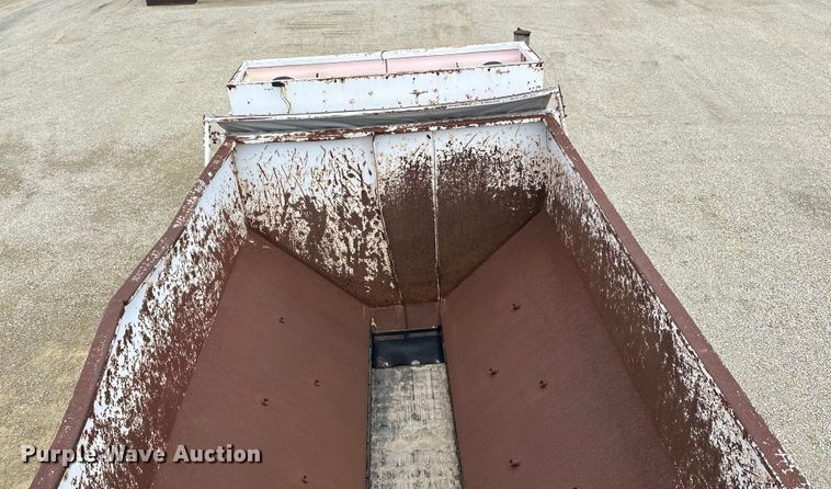 image for item LR9314 2001 Freightliner FL112 volumetric concrete mixer truck