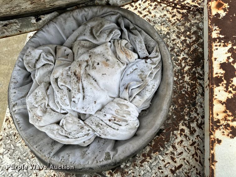 image for item LR9314 2001 Freightliner FL112 volumetric concrete mixer truck