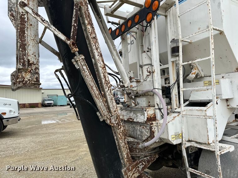 image for item LR9314 2001 Freightliner FL112 volumetric concrete mixer truck