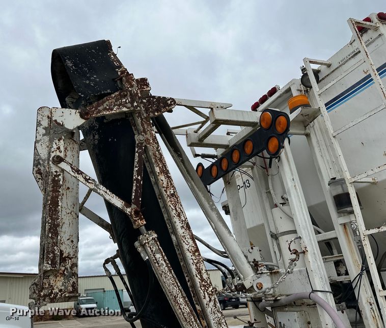 image for item LR9314 2001 Freightliner FL112 volumetric concrete mixer truck