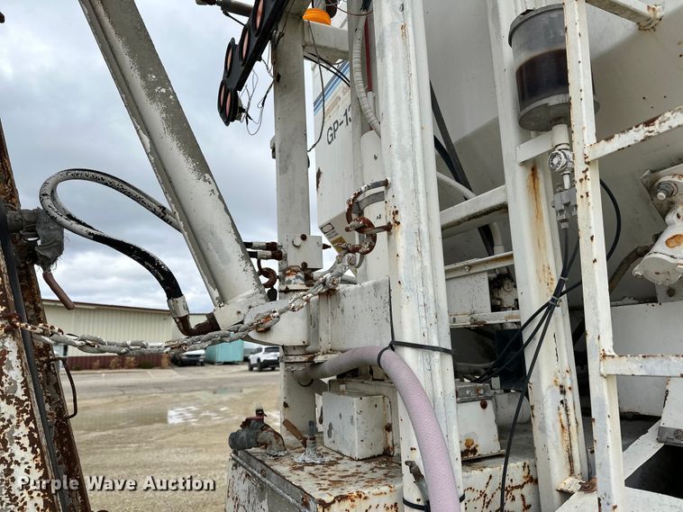 image for item LR9314 2001 Freightliner FL112 volumetric concrete mixer truck