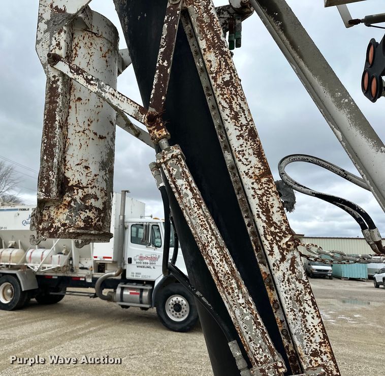 image for item LR9314 2001 Freightliner FL112 volumetric concrete mixer truck