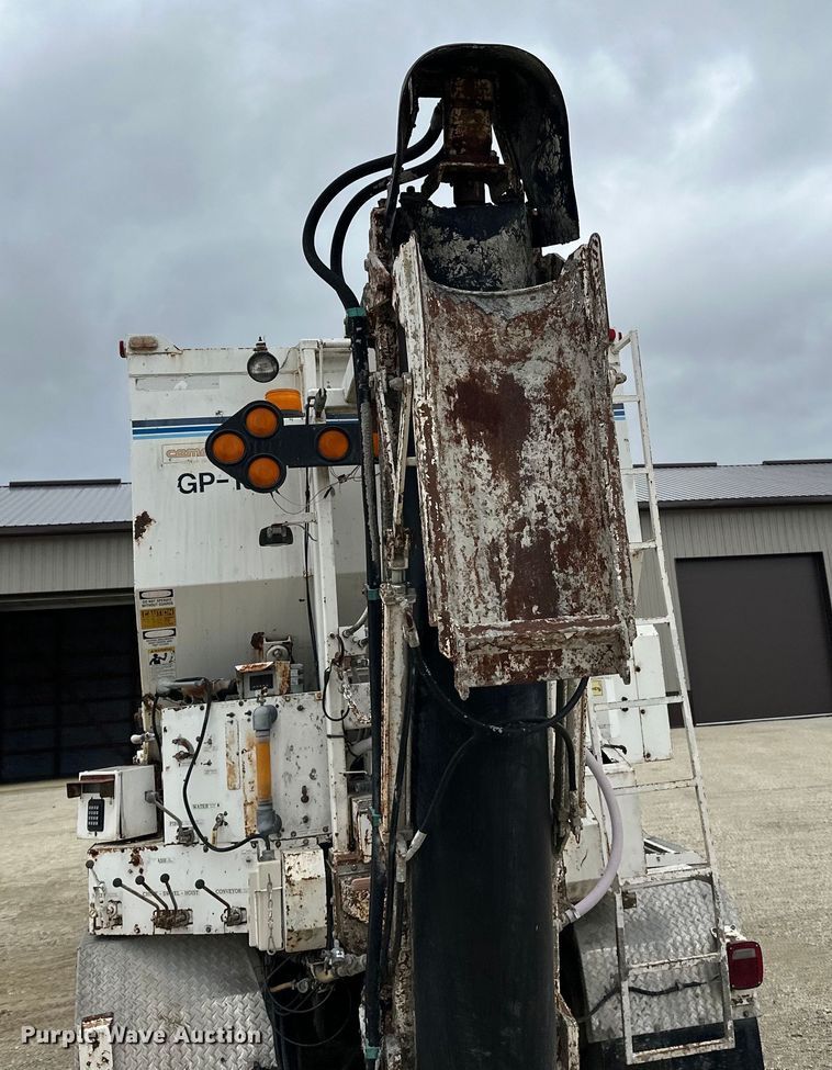 image for item LR9314 2001 Freightliner FL112 volumetric concrete mixer truck