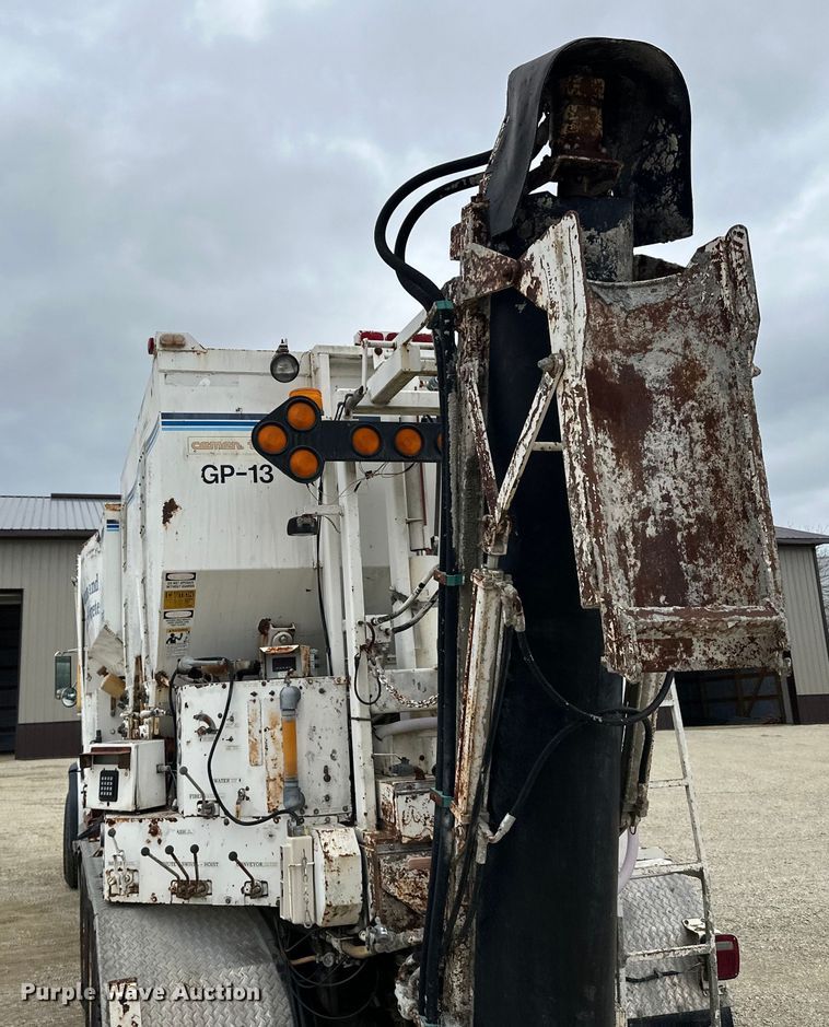 image for item LR9314 2001 Freightliner FL112 volumetric concrete mixer truck