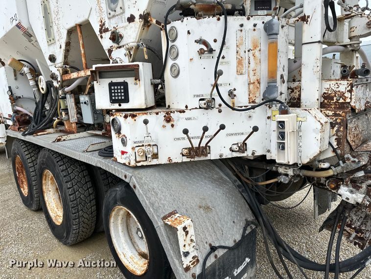 image for item LR9314 2001 Freightliner FL112 volumetric concrete mixer truck