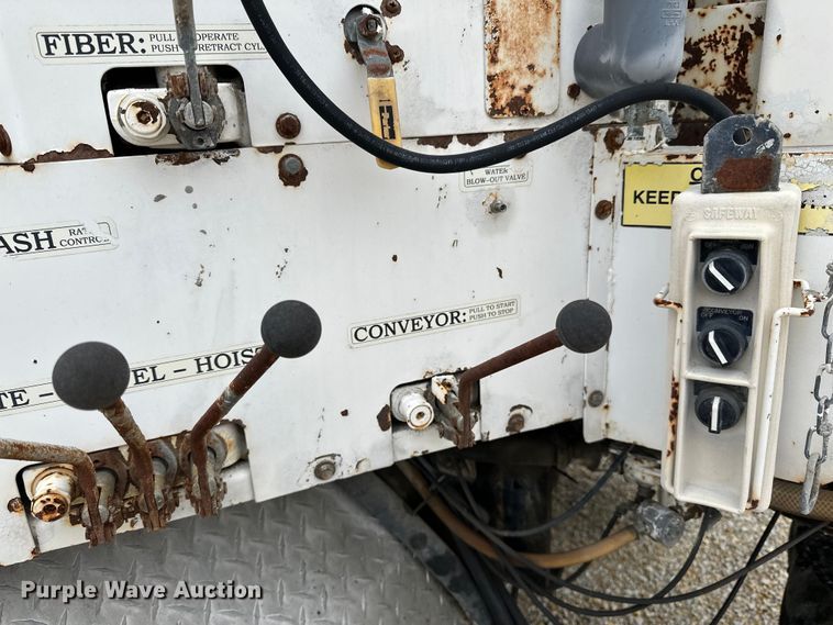 image for item LR9314 2001 Freightliner FL112 volumetric concrete mixer truck