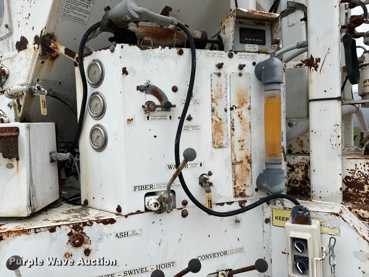 image for item LR9314 2001 Freightliner FL112 volumetric concrete mixer truck