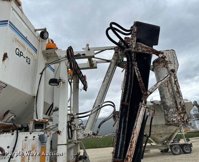 image for item LR9314 2001 Freightliner FL112 volumetric concrete mixer truck