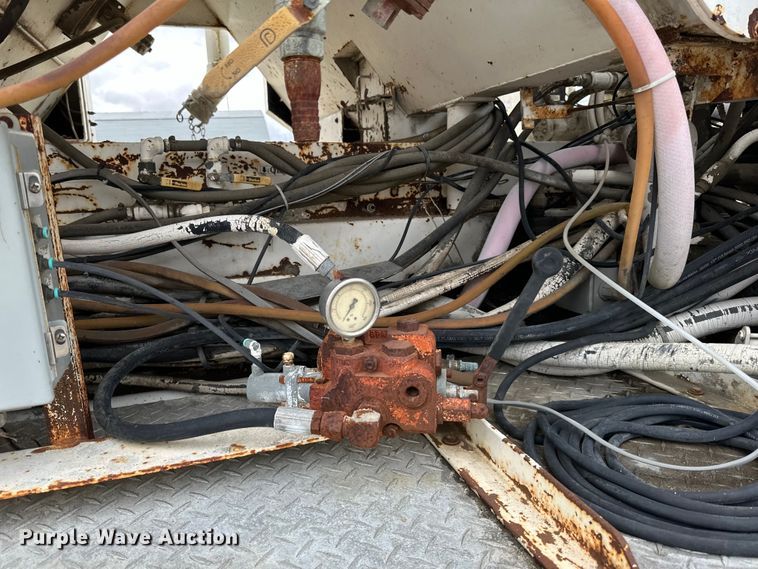 image for item LR9314 2001 Freightliner FL112 volumetric concrete mixer truck