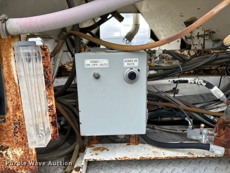 image for item LR9314 2001 Freightliner FL112 volumetric concrete mixer truck