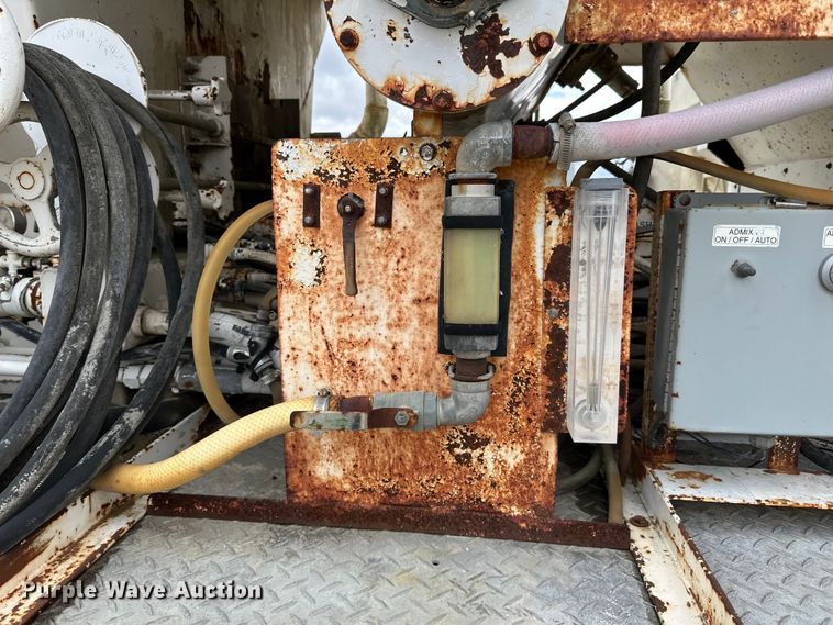 image for item LR9314 2001 Freightliner FL112 volumetric concrete mixer truck