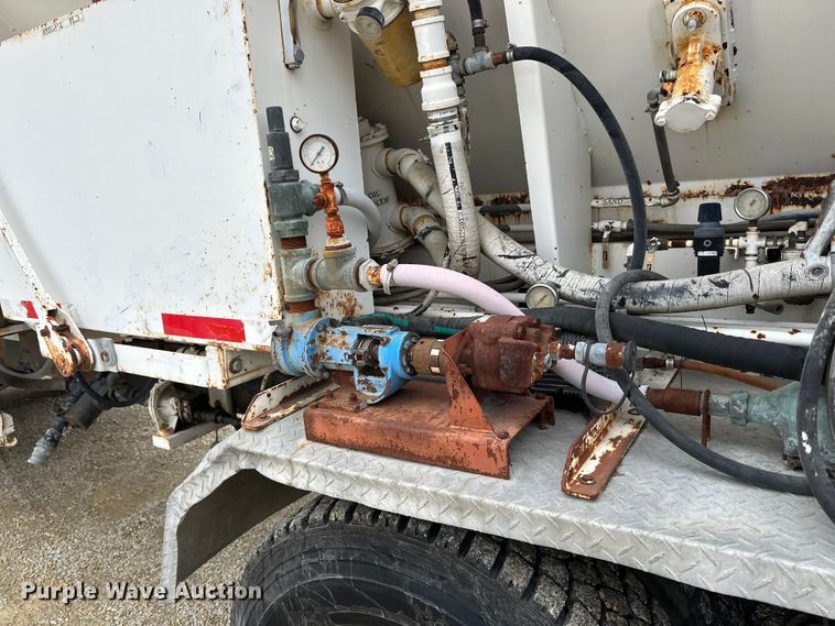 image for item LR9314 2001 Freightliner FL112 volumetric concrete mixer truck