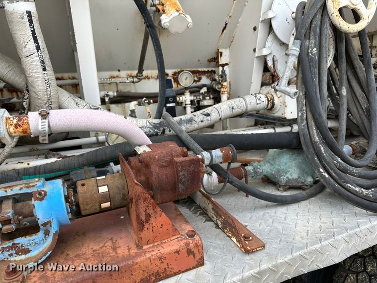 image for item LR9314 2001 Freightliner FL112 volumetric concrete mixer truck