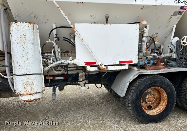 image for item LR9314 2001 Freightliner FL112 volumetric concrete mixer truck