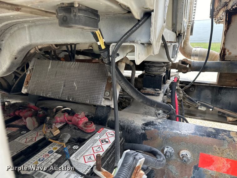 image for item LR9314 2001 Freightliner FL112 volumetric concrete mixer truck