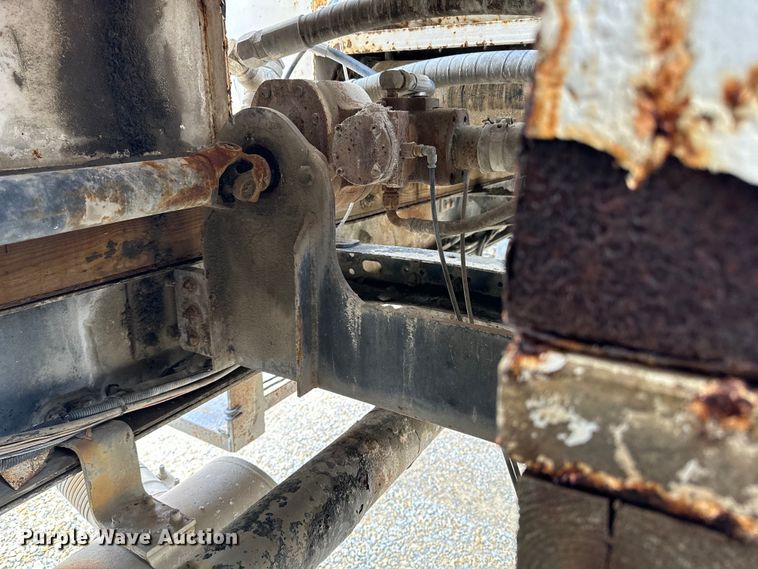 image for item LR9314 2001 Freightliner FL112 volumetric concrete mixer truck