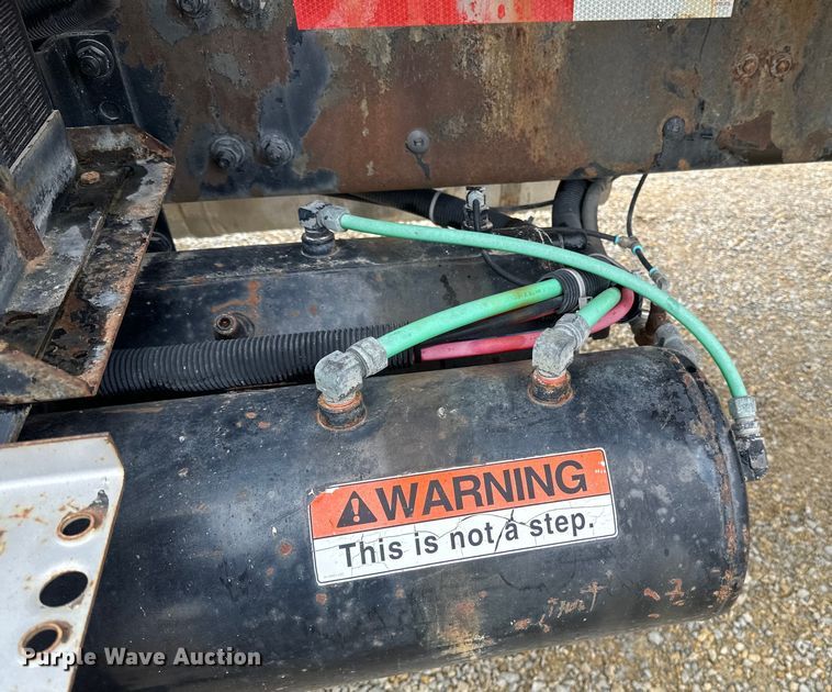 image for item LR9314 2001 Freightliner FL112 volumetric concrete mixer truck