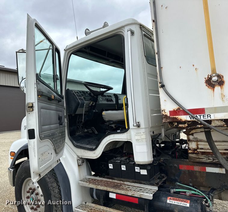 image for item LR9314 2001 Freightliner FL112 volumetric concrete mixer truck