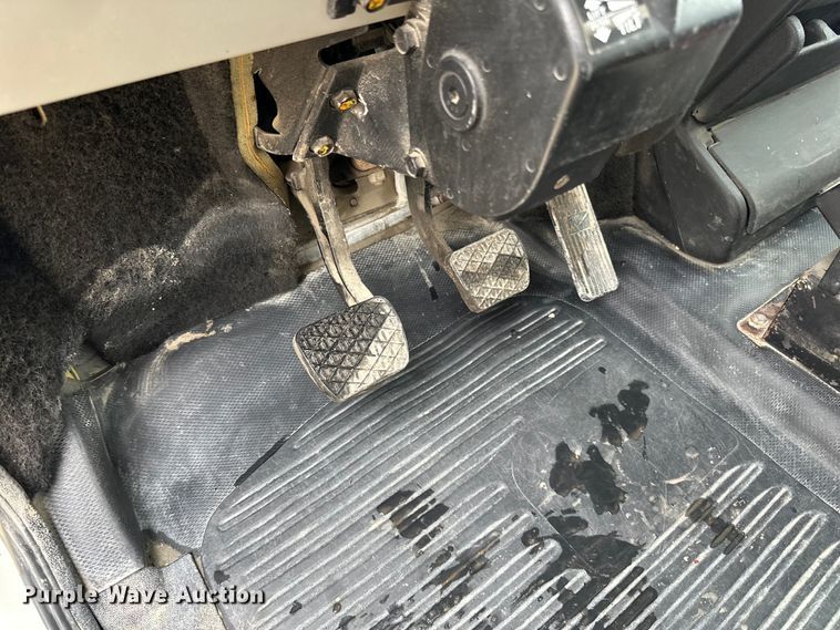 image for item LR9314 2001 Freightliner FL112 volumetric concrete mixer truck