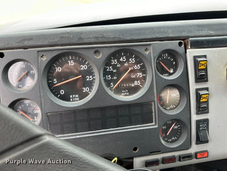 image for item LR9314 2001 Freightliner FL112 volumetric concrete mixer truck