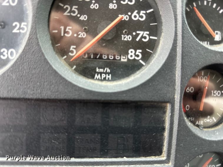 image for item LR9314 2001 Freightliner FL112 volumetric concrete mixer truck