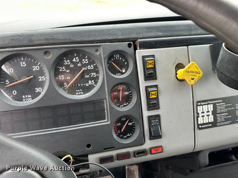 image for item LR9314 2001 Freightliner FL112 volumetric concrete mixer truck