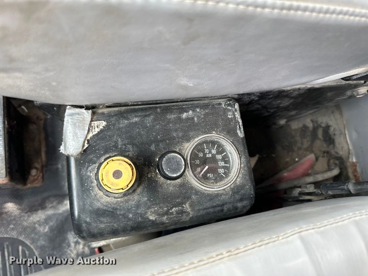 image for item LR9314 2001 Freightliner FL112 volumetric concrete mixer truck