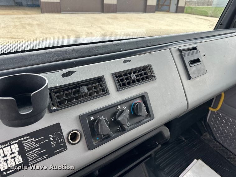 image for item LR9314 2001 Freightliner FL112 volumetric concrete mixer truck